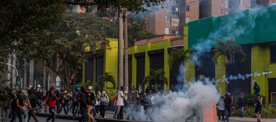 Image:Colombie, la première ligne fait front